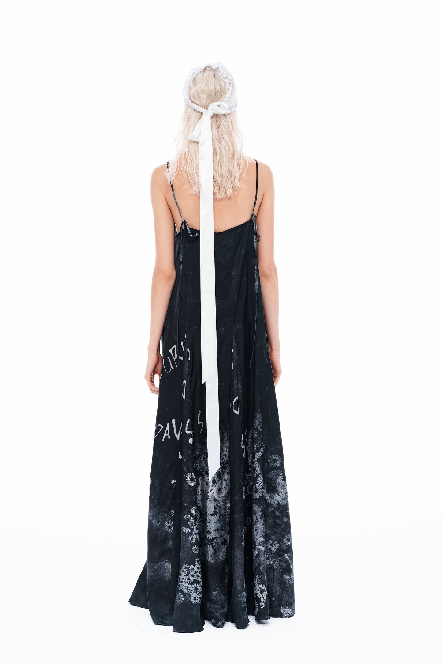 “Des fleurs, des pavés et des tanks” Maxi Dress