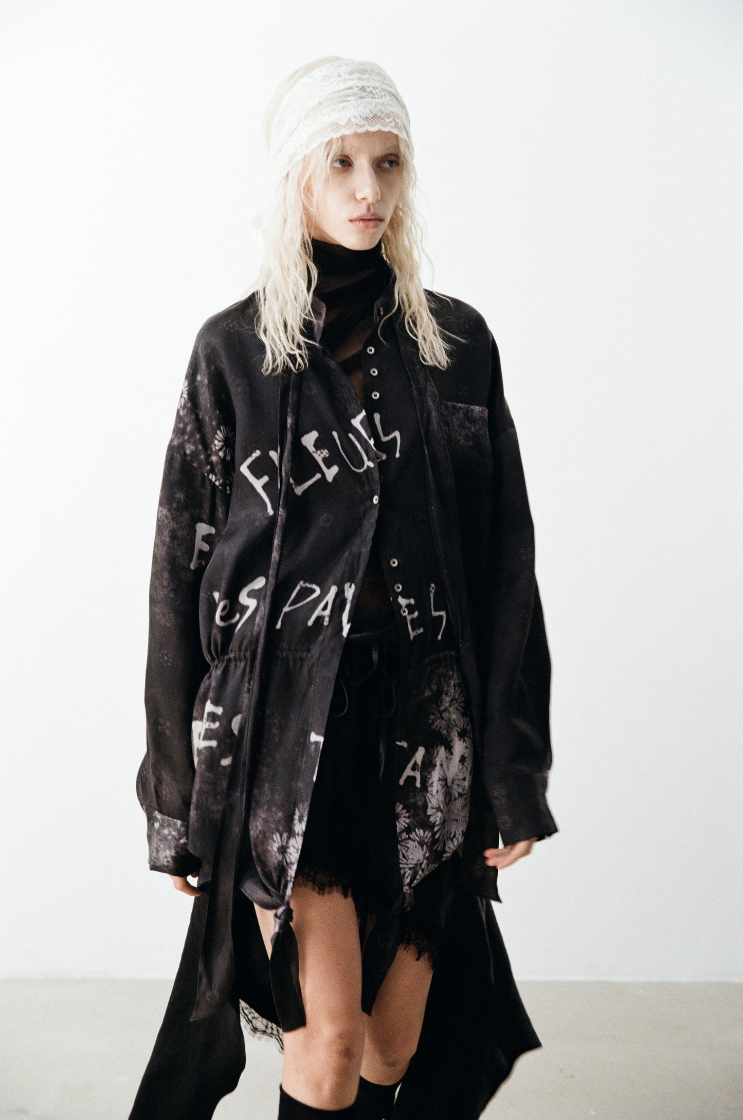 “Des fleurs, des pavés et des tanks” Drawstring Shirt/Asymmetric Lace Hem Skirt