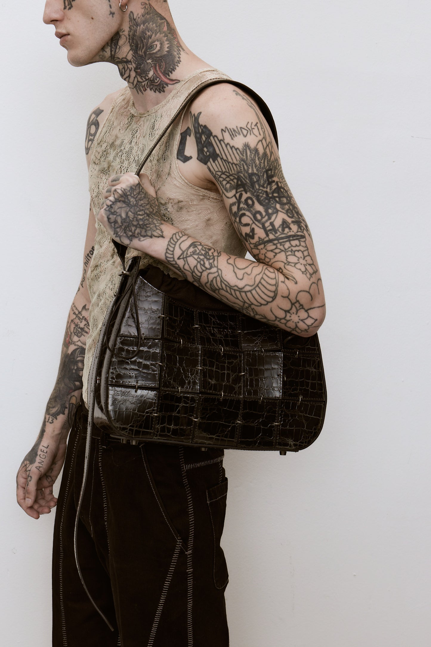 [PRE-ORDER]Black Crackled Leather Crossbody Bag(Medium)