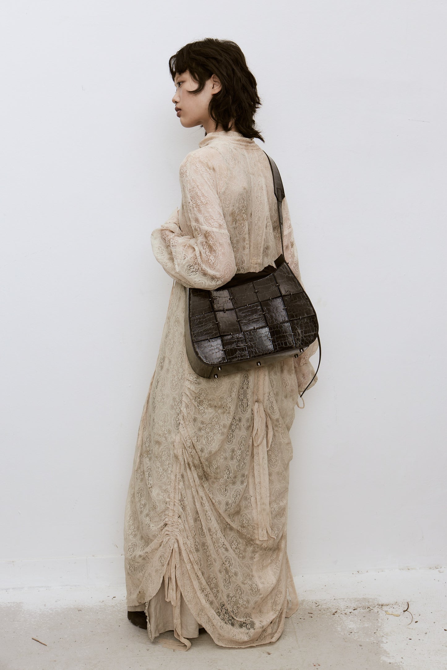 [PRE-ORDER]Black Crackled Leather Crossbody Bag(Medium)