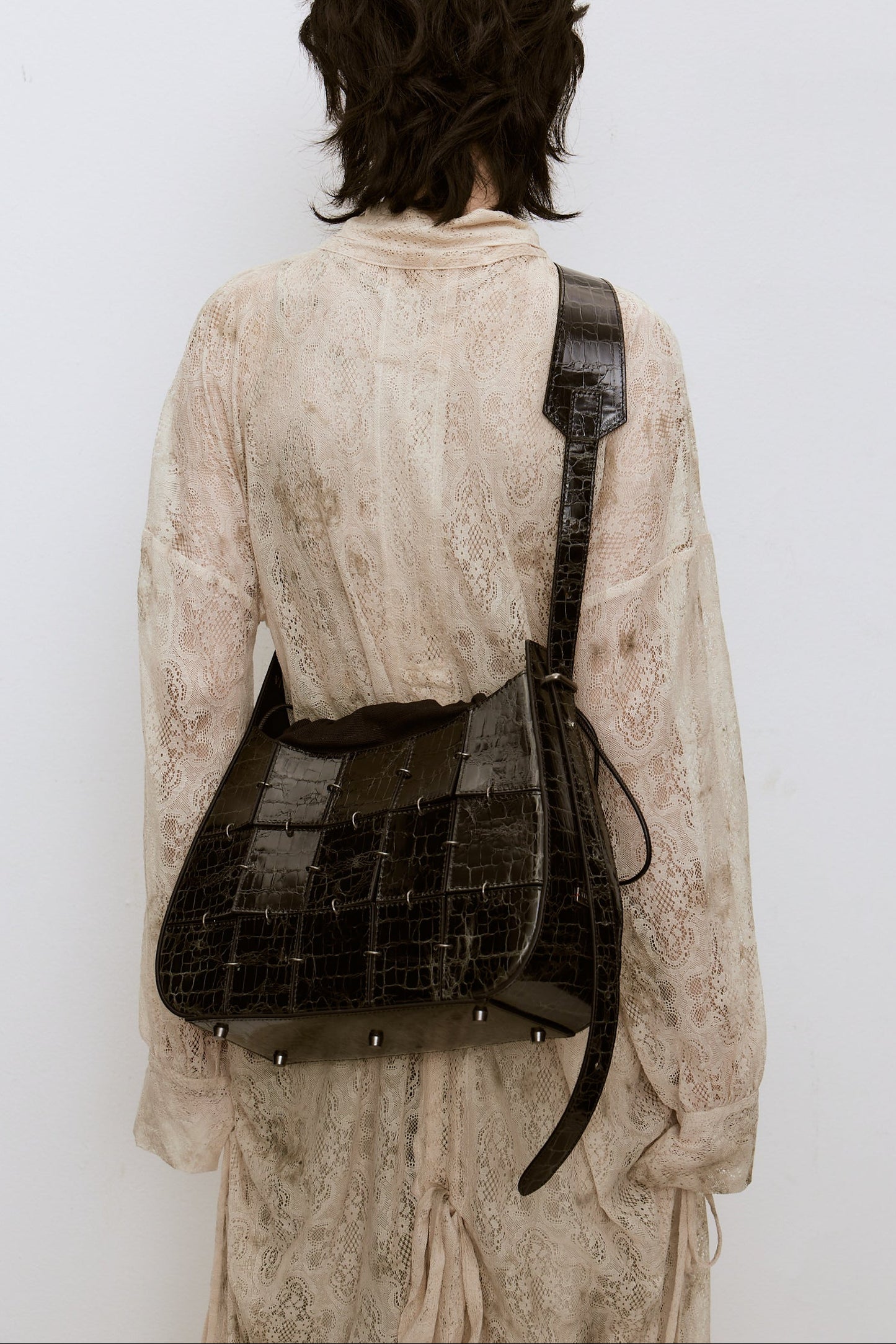 [PRE-ORDER]Black Crackled Leather Crossbody Bag(Medium)