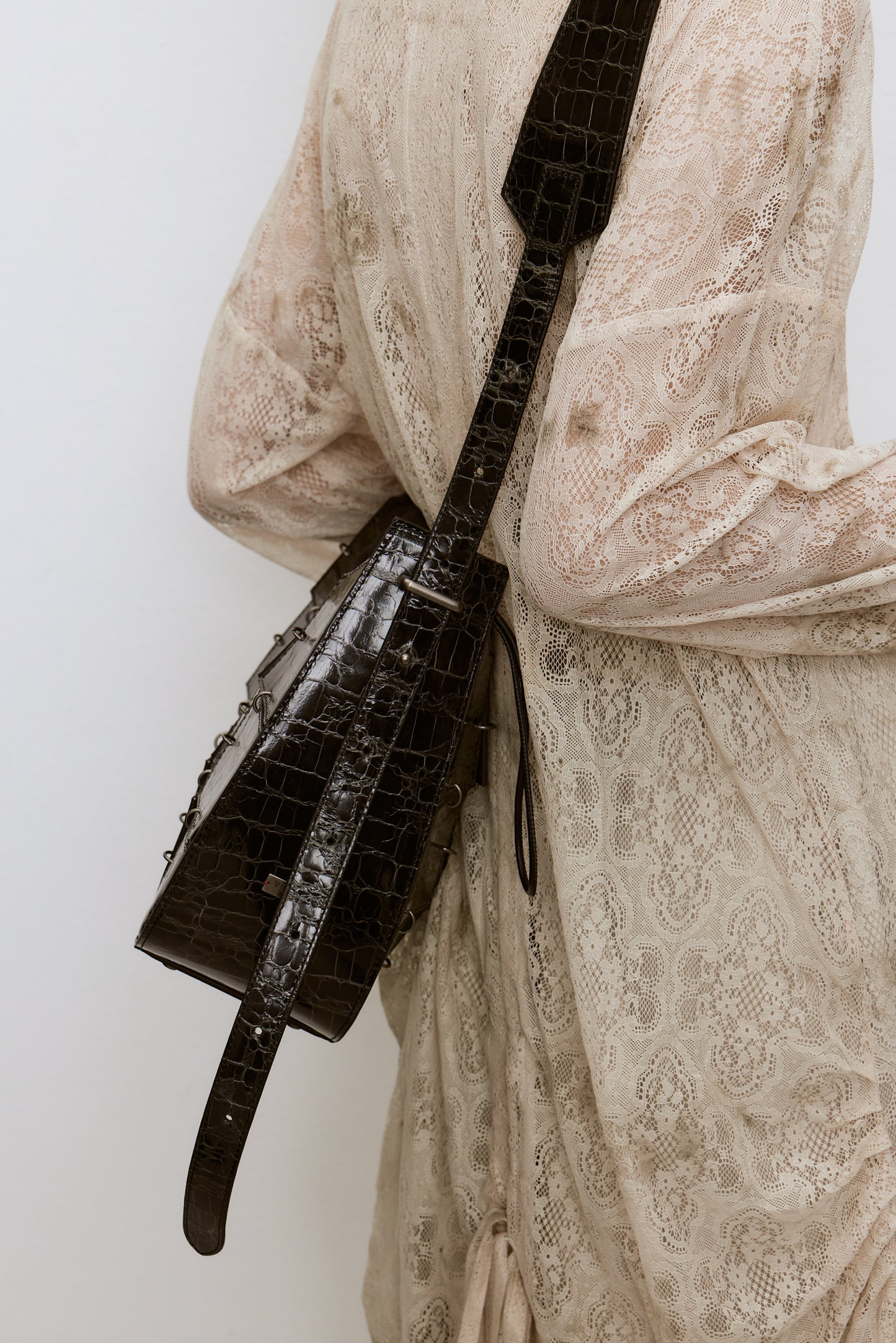 [PRE-ORDER]Black Crackled Leather Crossbody Bag(Medium)