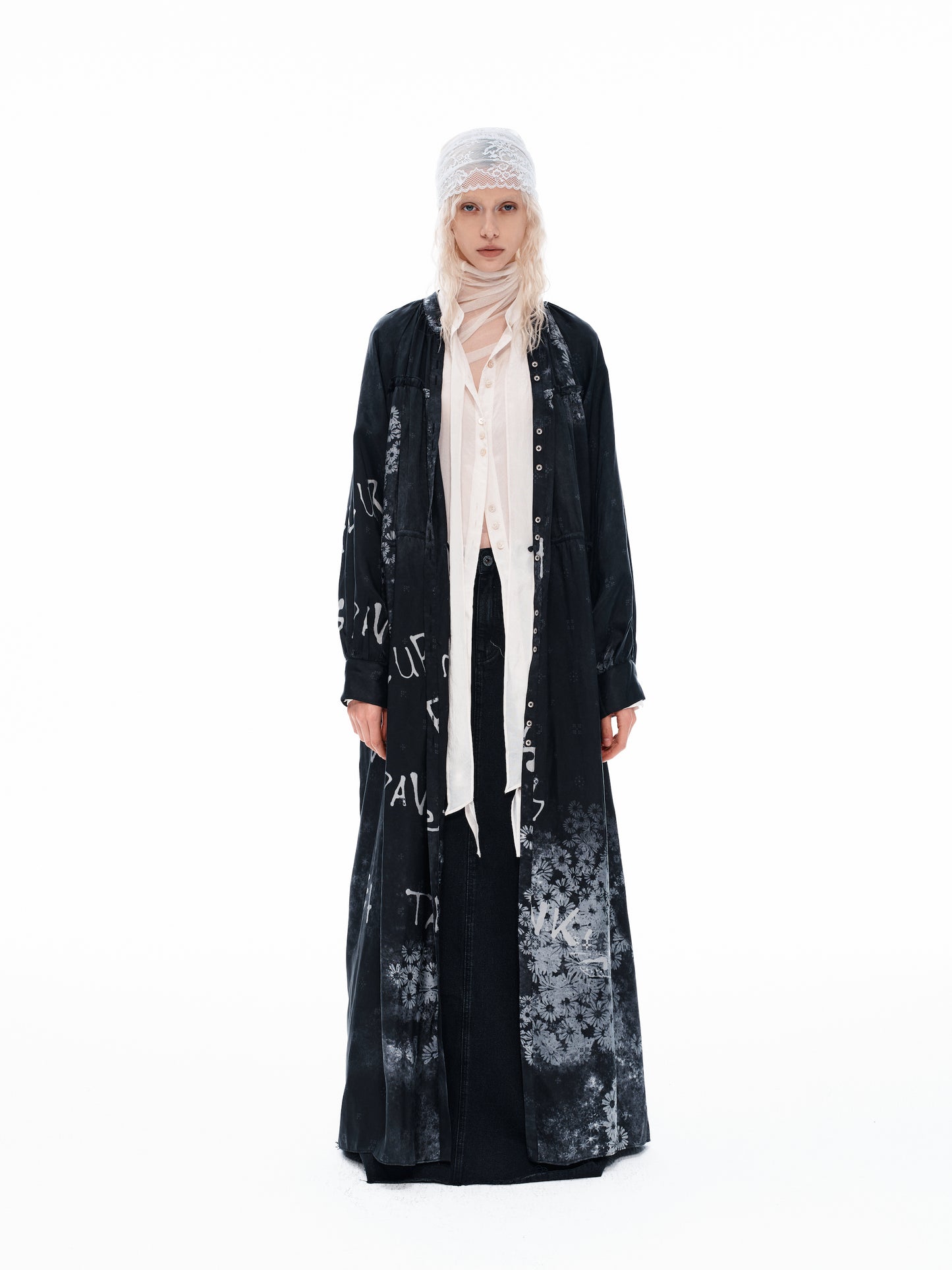 “Des fleurs, des pavés et des tanks” Long Dress Shirt