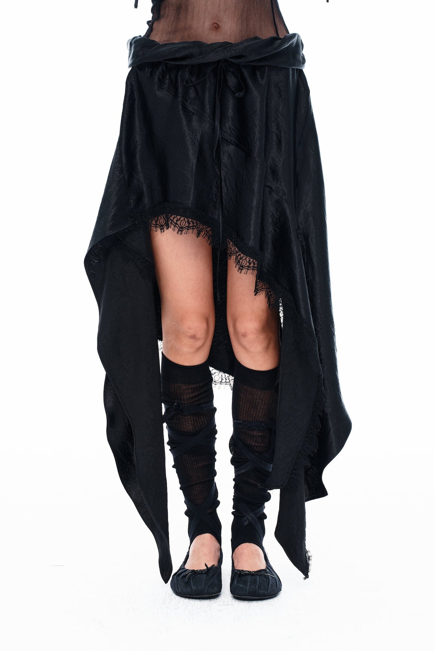 “Des fleurs, des pavés et des tanks” Drawstring Shirt/Asymmetric Lace Hem Skirt