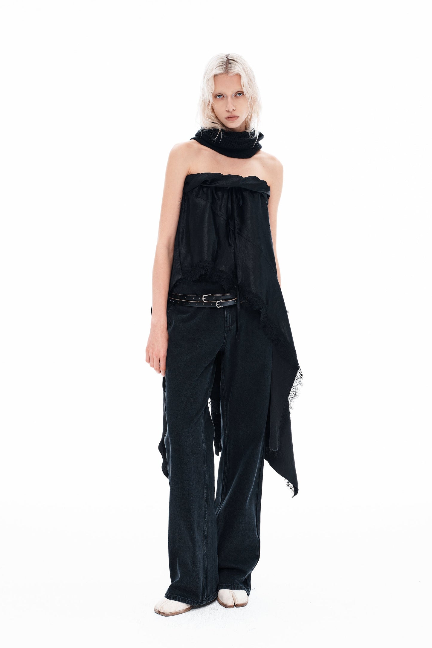 “Des fleurs, des pavés et des tanks” Drawstring Shirt/Asymmetric Lace Hem Skirt